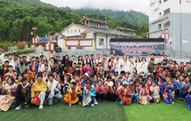 全程跟听课复盘重难点给出改善清单协助年青教师快速站稳讲台