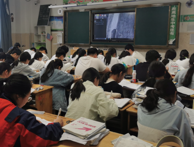 将庞大的差异教育理念转化为日常的实在画面需要坚实的实践途