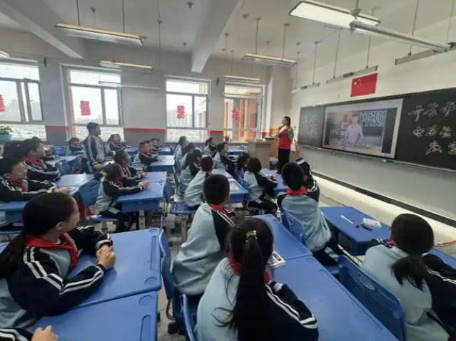 在奔跑和跃动中让每一个课间都成为积储