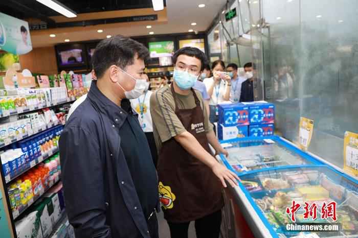 全面聚焦用户体验 张近东现身苏宁旗下多个创新零售业态